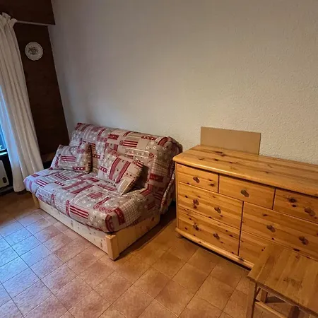 Près Des Pistes Du Crêt Béni Avec Balcon - Fr-1-692-67 *